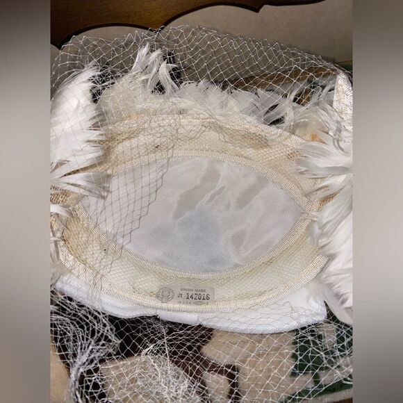 1950’s Union made hat. Bow and 2 tone feathers.